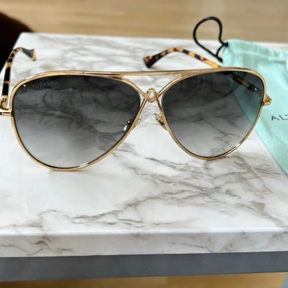 Altuzzara aviator sunglasses. Excellent condition. Aviator sunglasses Altuzarra Brown in Plastic - 55674977 main image 4